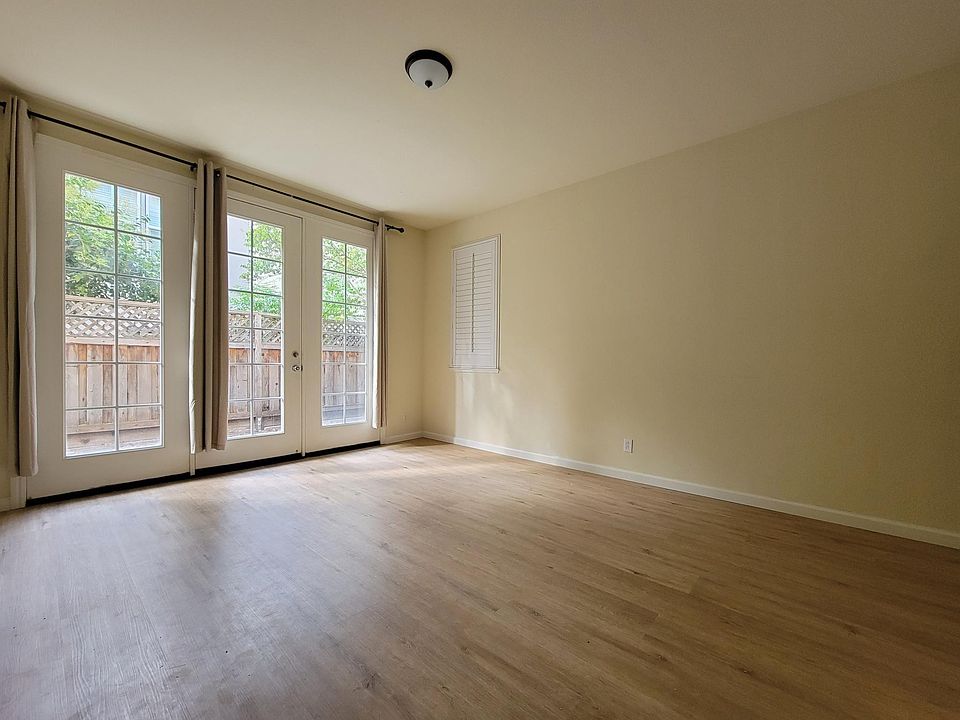 1st image of 250 Meadow Pine Pl