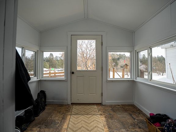 3rd image of 367 Calendar Brook Road