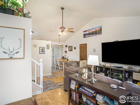 3rd image of 3913 Manhattan Ave