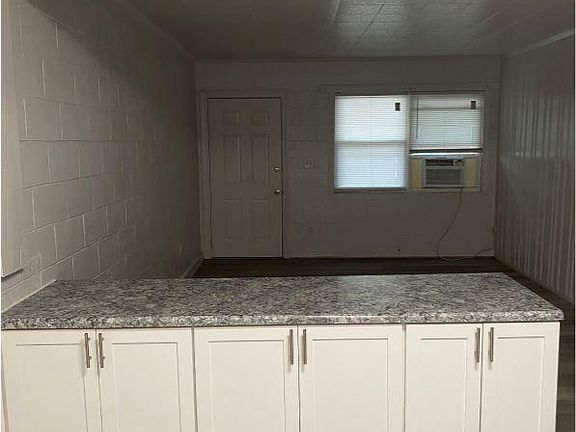 4th image of 10710 Jefferson Ave #10710C