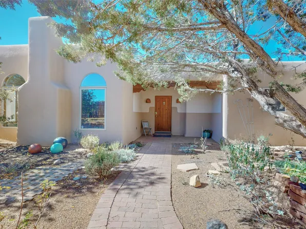 8 Puerto Rd, Santa Fe, NM 87508
