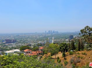 8672 Hollywood Blvd, Los Angeles, CA 90069