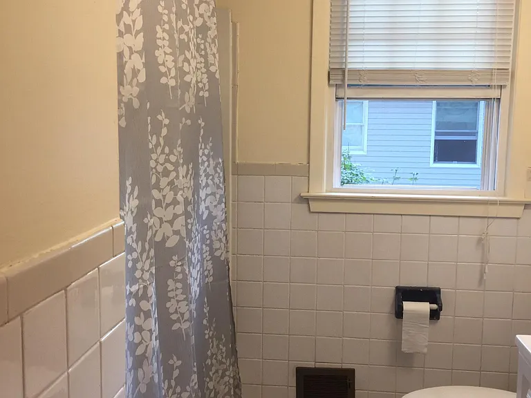 27 Manila Ave #2 — Photo 9