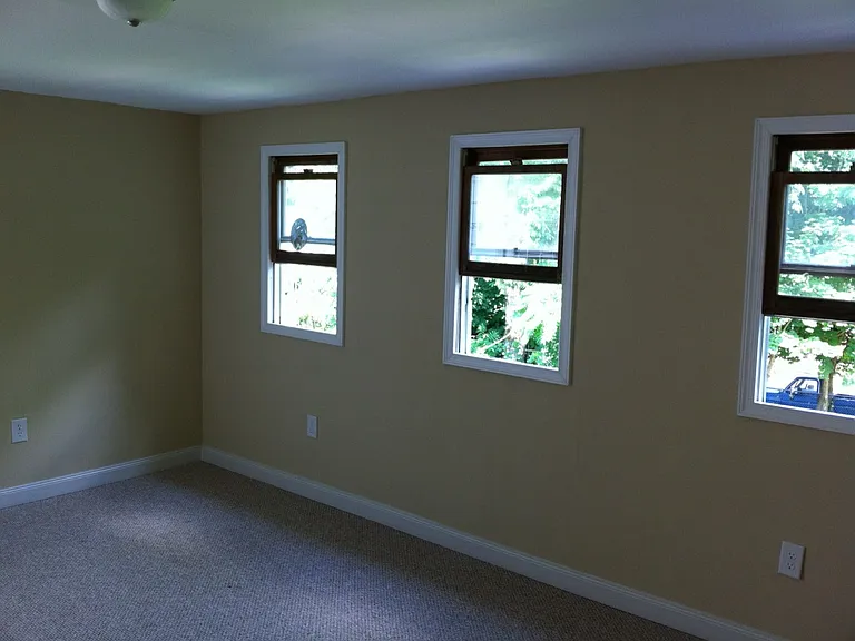 1076 W Market Streetsingle Family Home — Photo 10