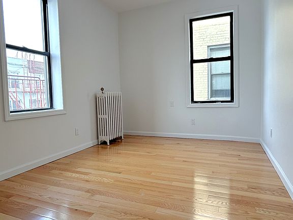 4th image of 23-20 36th St #3R