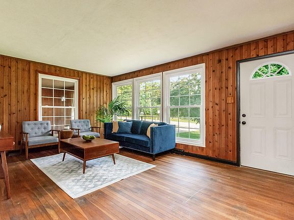 3rd image of 2390 Rainbow Dr
