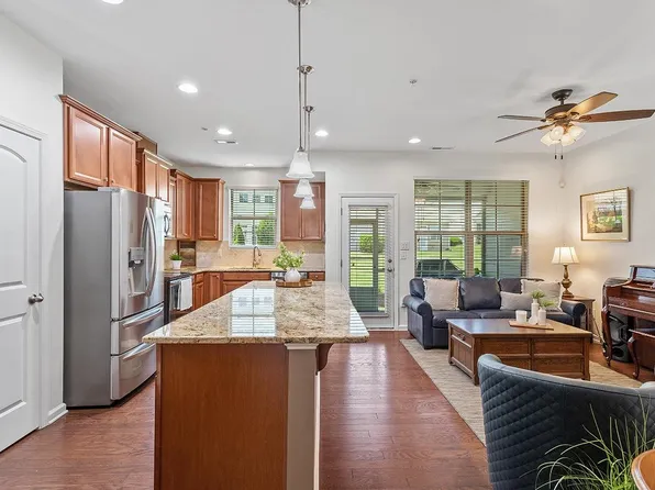 10109 Raven Tree Dr, Raleigh, NC 27617