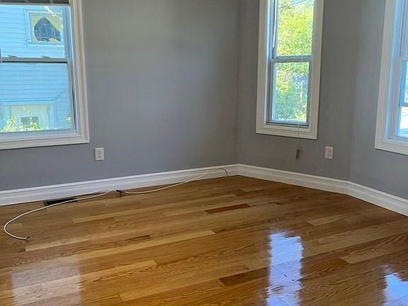 5th image of 14 Lewis Ave Floor 1