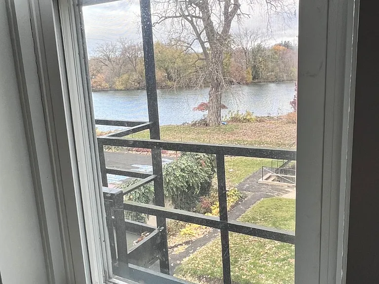 16 Washington Ave #5 — Photo 3