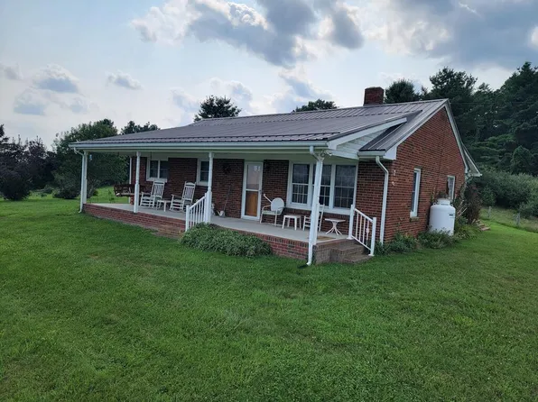 76 Hightop Ln, Fries, VA 24330