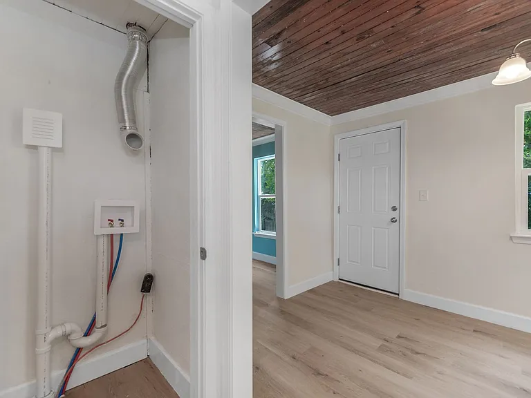 211 Broadmoor Ln — Photo 12