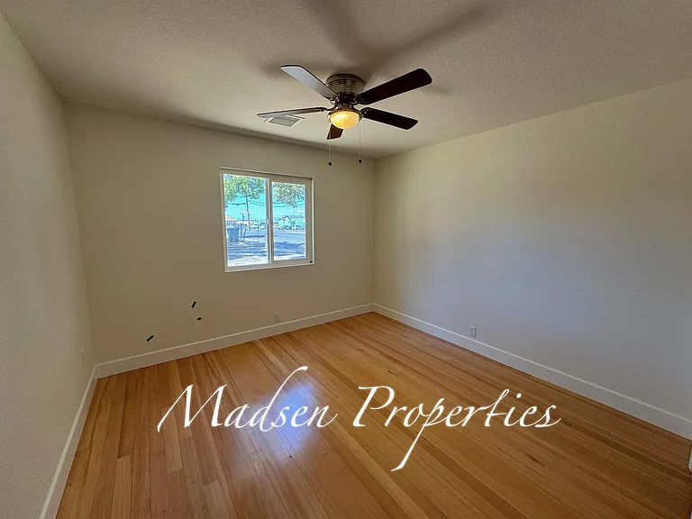 2718 Brown Ave — Photo 6