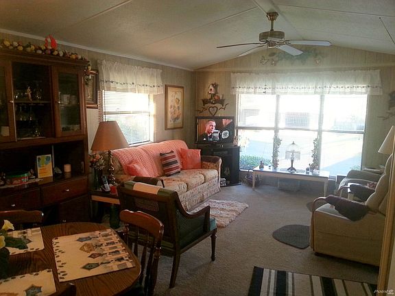 Wonderful Bright Living Room