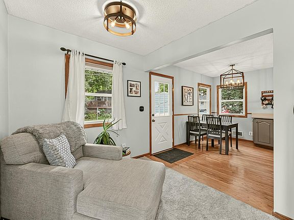 5th image of 1810 25th Ave NW