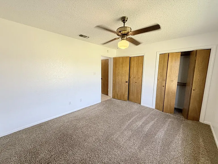 2315 E Highway 190 — Photo 36