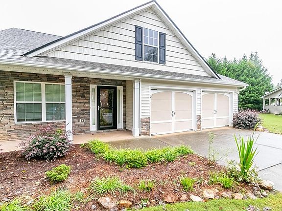 3rd image of 187 Thornberry Ln