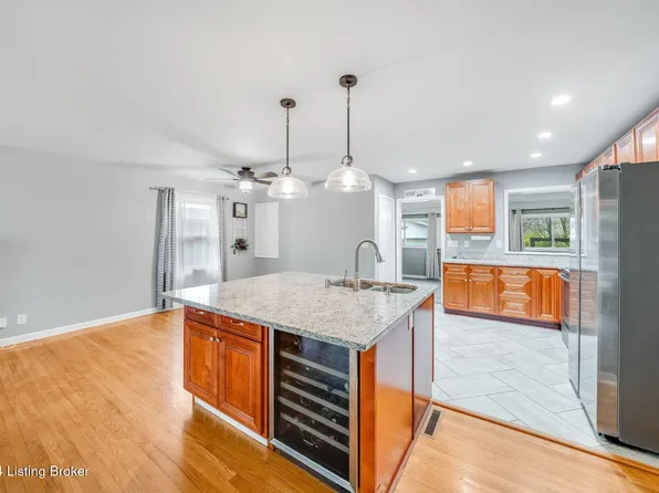 2802 Dell Brooke Ave, Louisville, KY 40220