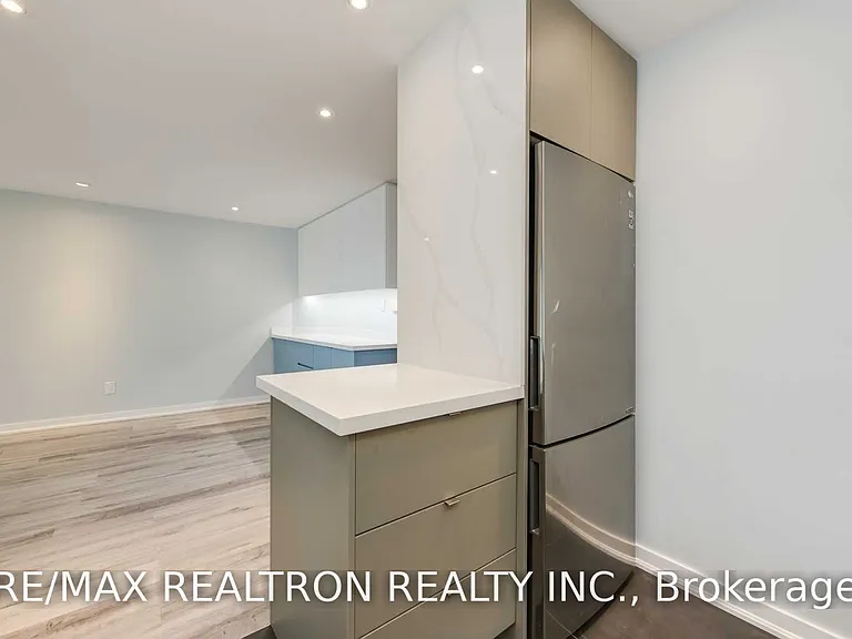 30 Greenfield Ave #905 — Photo 10