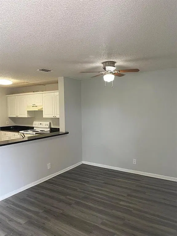3 bed, 1217 sqft, $2,350 — Photo 4