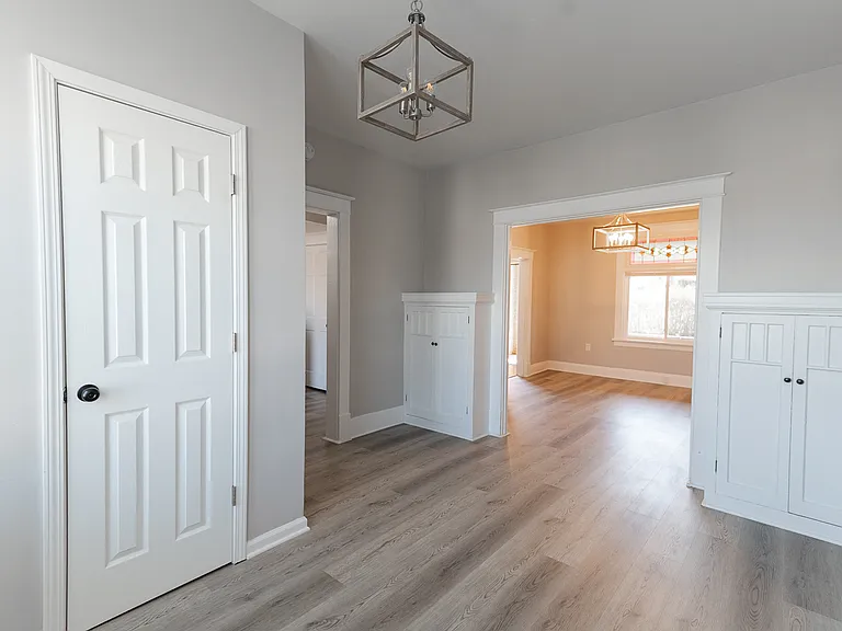 2225 Bensonia Ave — Photo 26