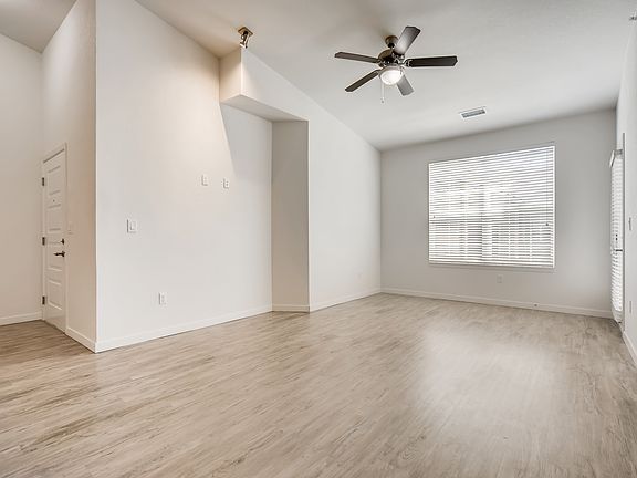 07 Living Room_06222021