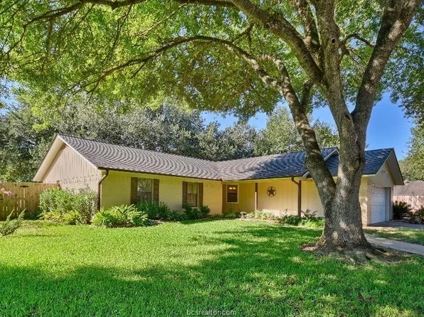 1002 Nostalgia Ct, Brenham, TX 77833