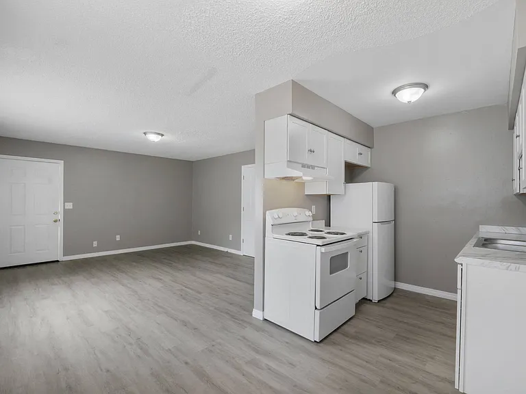 South Pacific Apartments — Photo 51