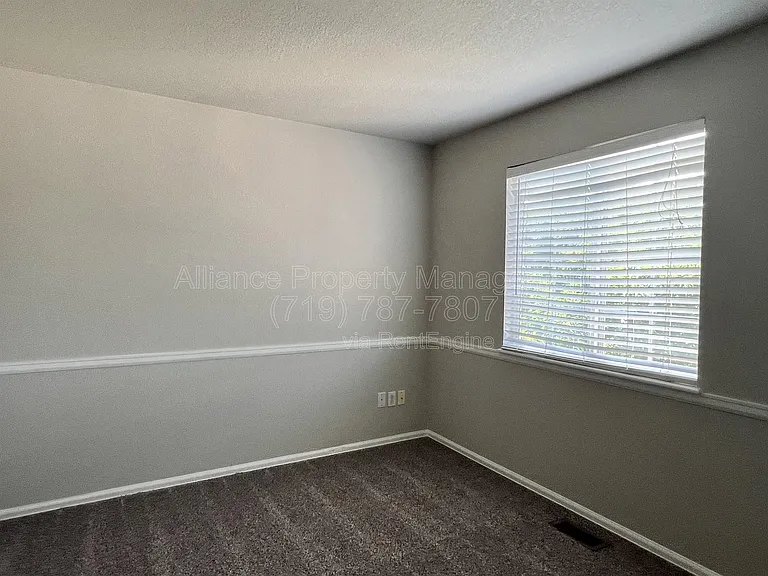 5671 Vermillion Bluffs Dr — Photo 22