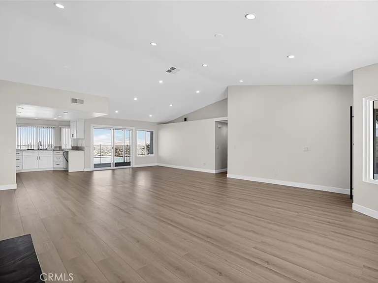 28131 Florence Ln — Photo 9