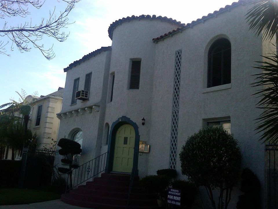 1st image of 217 S Elm Dr APT 2