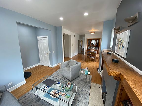 3rd image of 1222 N Hoyne Ave APT 1F