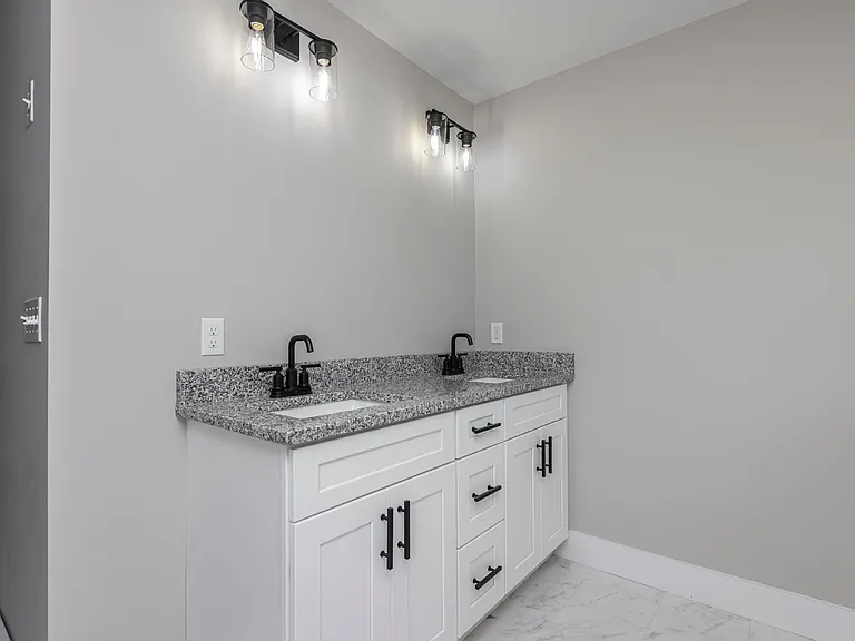 39 Neptune Dr — Photo 10