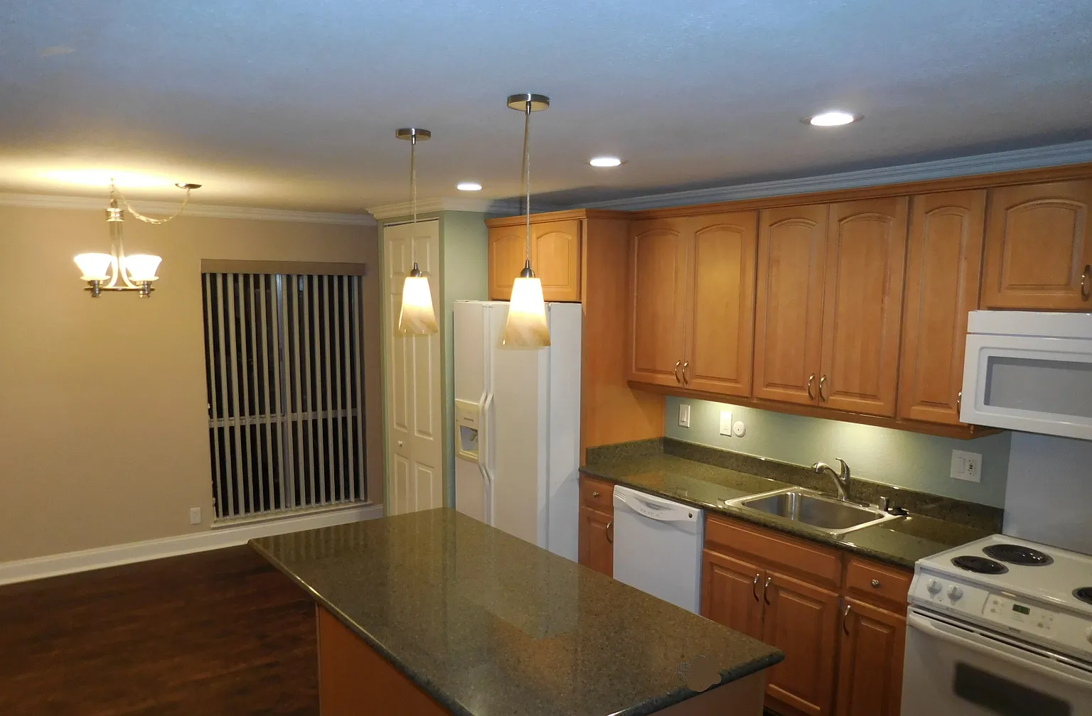 1036 Oak Grove Rd APT 104 photo 1