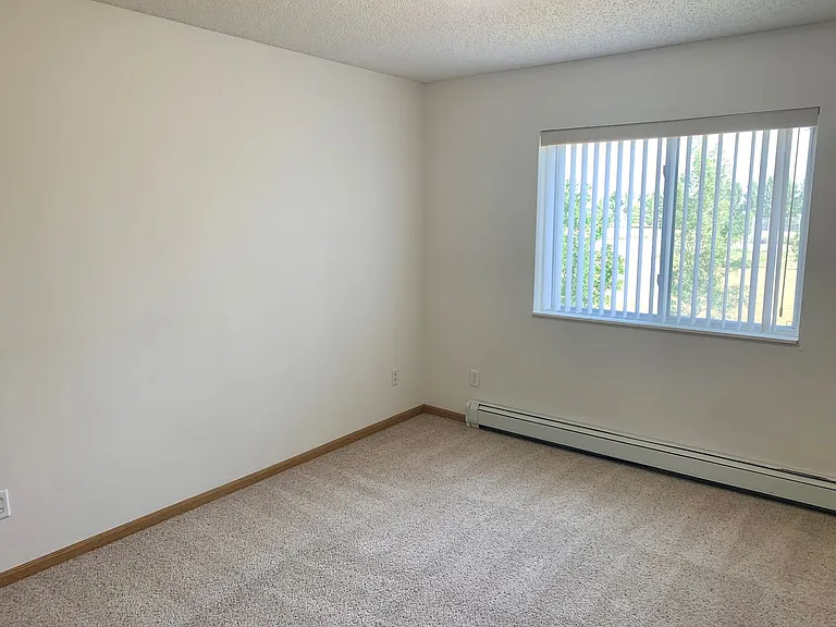 Huntington Pointe III — Photo 8