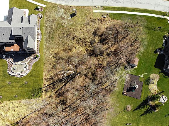 2nd image of 8892 Calumet Ave