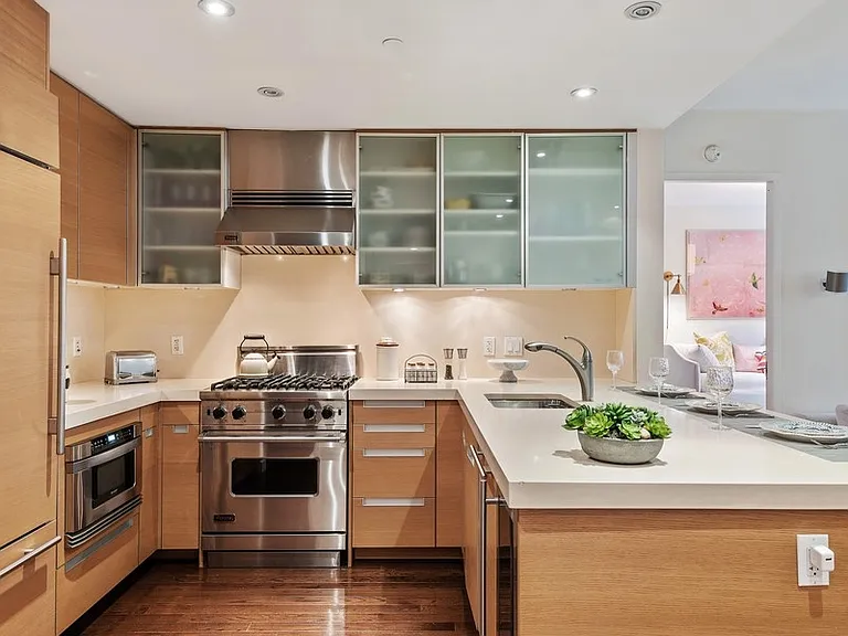 462 W 58th St #1A — Photo 4
