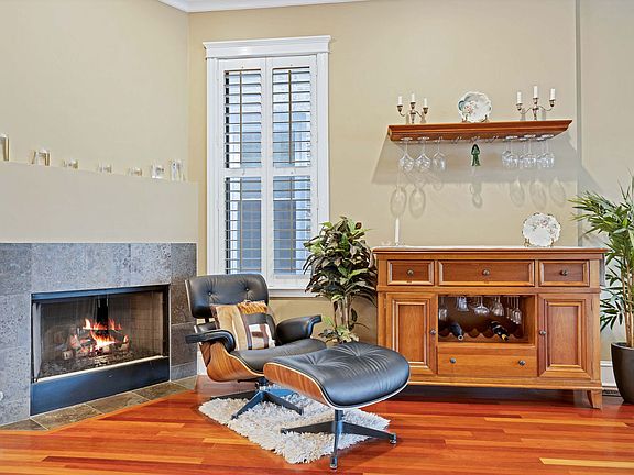 5th image of 1431 N Oakley Blvd
