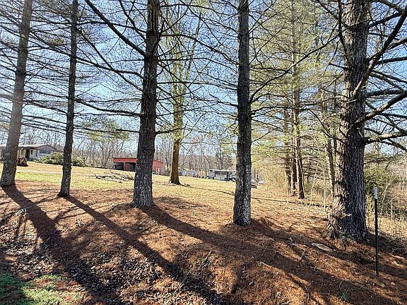 3rd image of 1324 Edmenson Rd