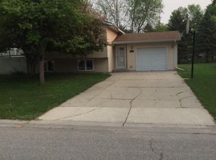 2004 20th Ave SW, Willmar, MN 56201