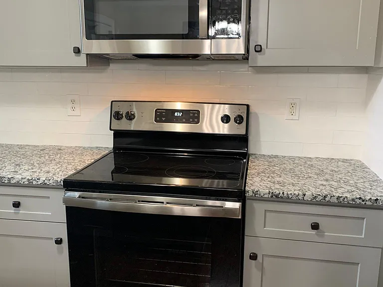 33 Villa Ct SE — Photo 4