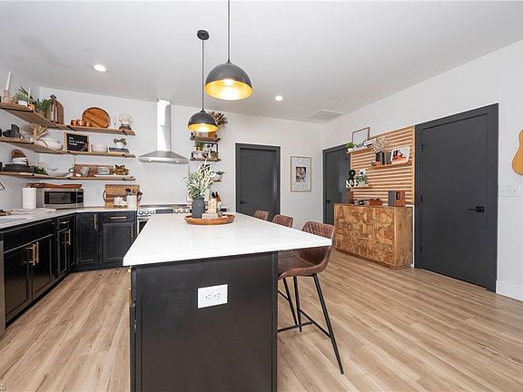 5th image of 1661 Leight St