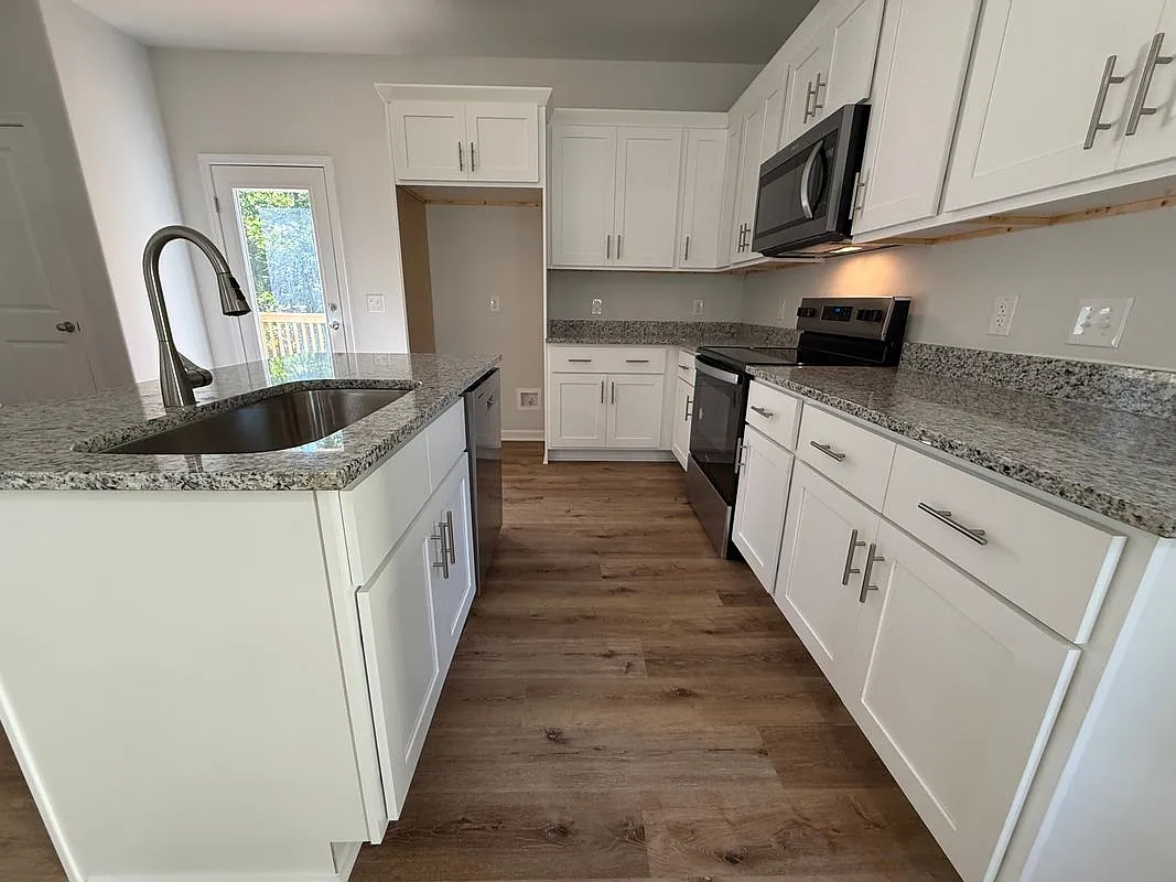 4 bed, 3.0 bath, 1634 sqft, $2,000 — Photo 3