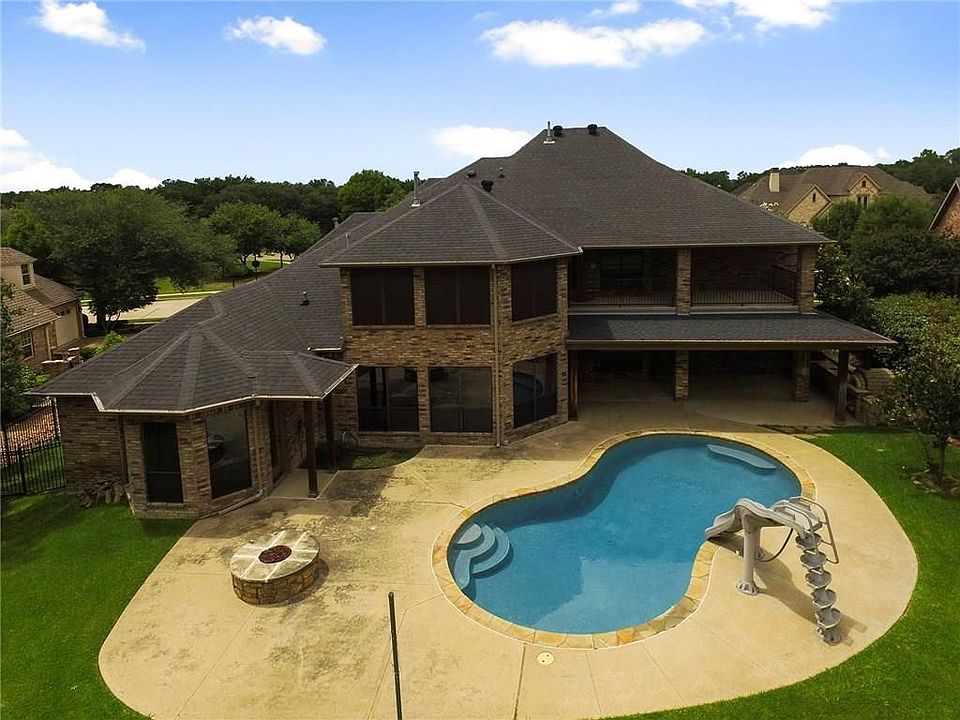 1st image of 806 Country Club Dr