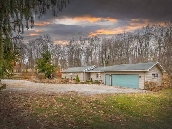 20860 Newcastle Rd, Gambier, OH 43022