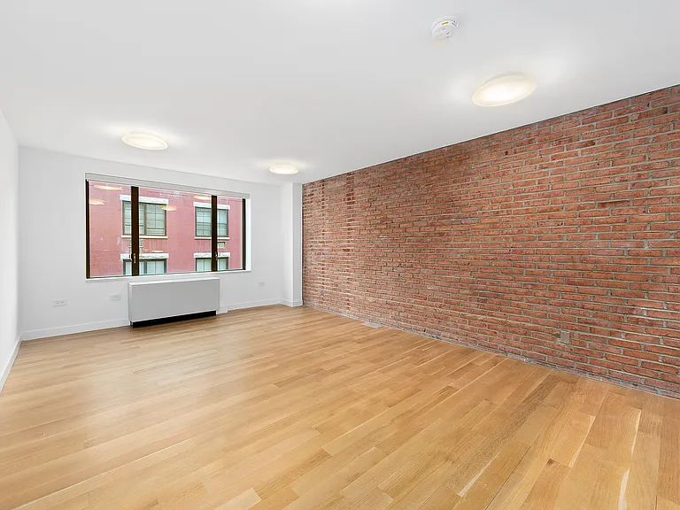 259 W 10th St #2D — Photo 1