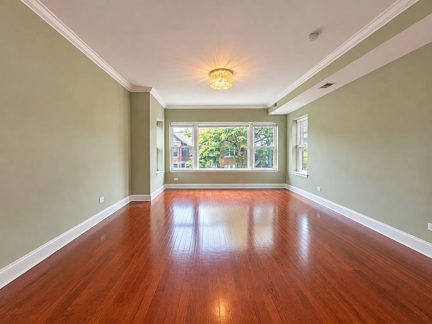 2 bed, 580 sqft, $1,950 — Photo 3