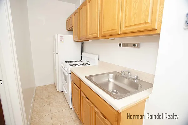 Rented by Norman Raindel, LREB | media 7