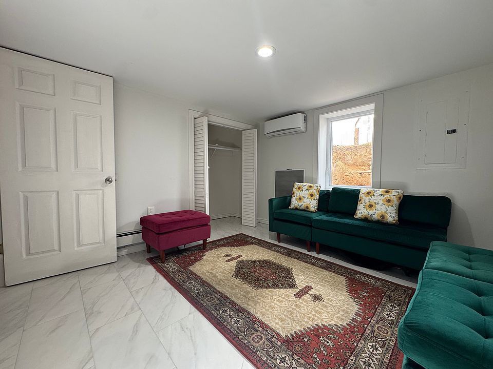 1st image of 115 Dawn Dr