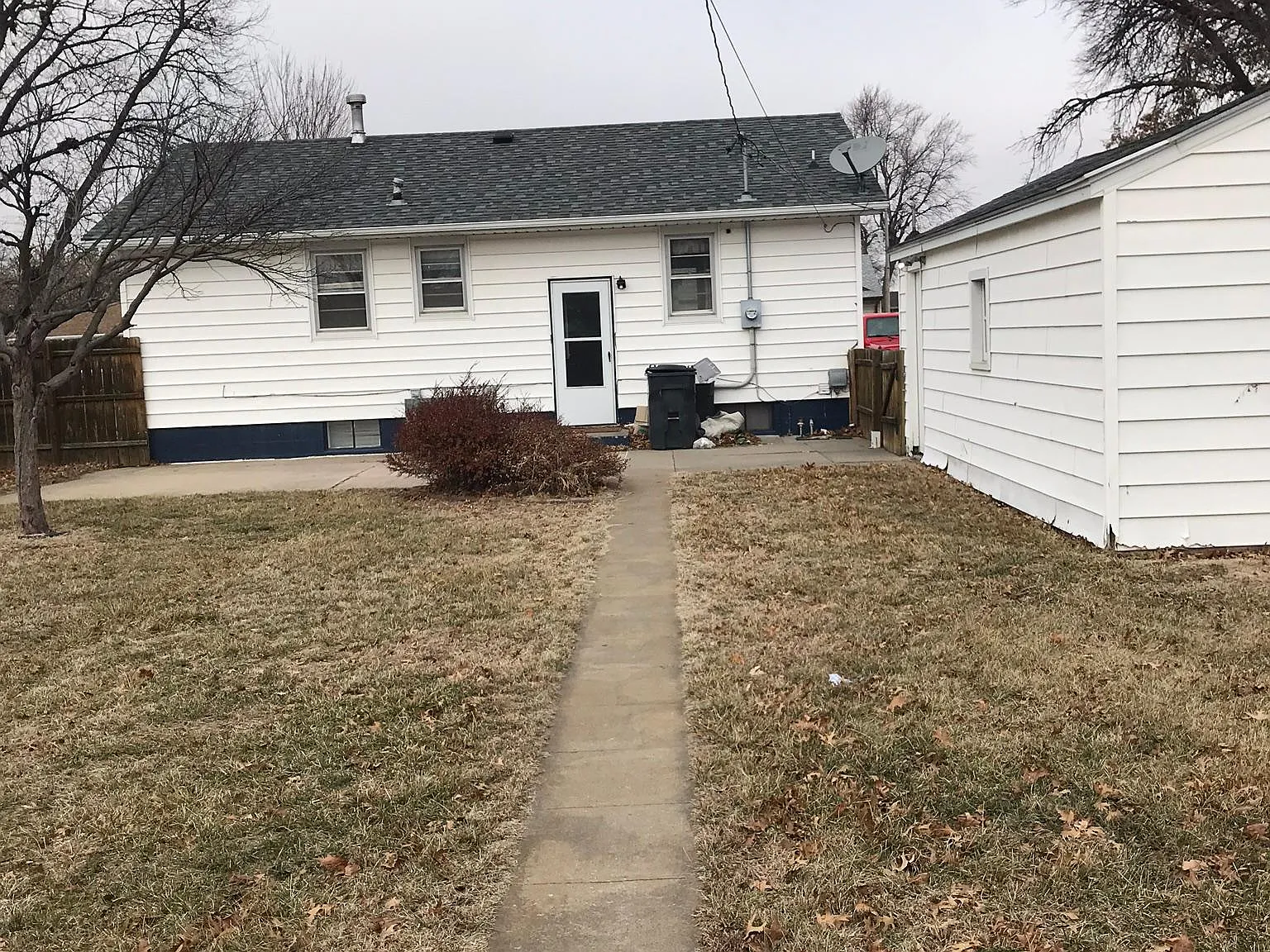 3 bed, 910 sqft, $1,650 — Photo 2