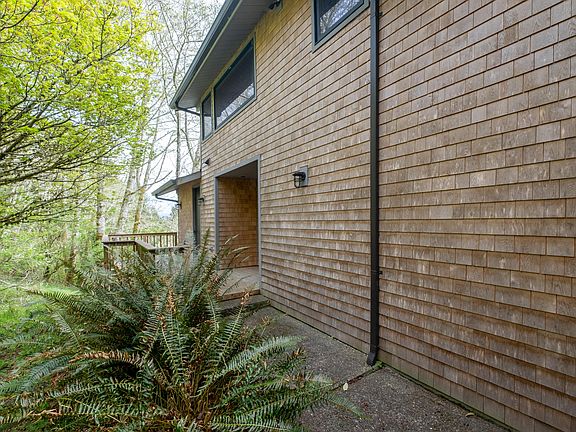 5th image of 3035 Elderberry Ln